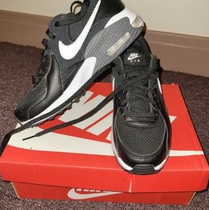 Women's Air Max Nike Excee size 8